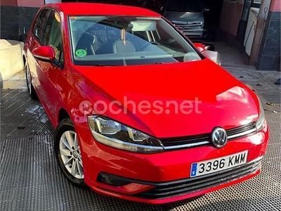 Usado VW Golf VII 110 CV (80 kW) 2018 Rojo Familiar