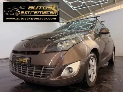 Usado Renault Grand Scénic Dynamique 130 CV (95 kW) 2010 Marrón Monovolumen