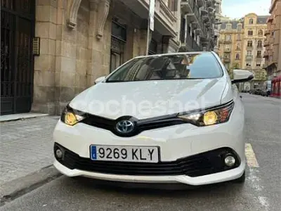 Usado Toyota Auris Hybrid Edition 136 CV (100 kW) 2018 Blanco Berlina