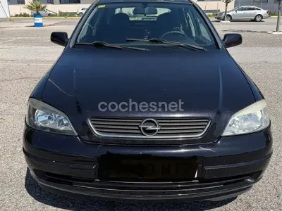 Usado Opel Astra Comfort 100 CV (73 kW) 2003 Negro Familiar