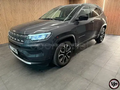 Usado Jeep Compass Limited 130 CV (95 kW) 2022 Gris / plata SUV