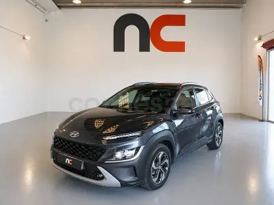 Usado Hyundai Kona 141 CV (103 kW) 2021 Gris / plata SUV