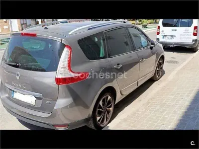 Usado Renault Scénic Bose Edition 110 CV (80 kW) 2015 Gris / plata Monovolumen
