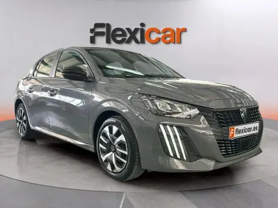 Usado Peugeot 208 Allure 102 CV (75 kW) 2024 Gris Utilitario