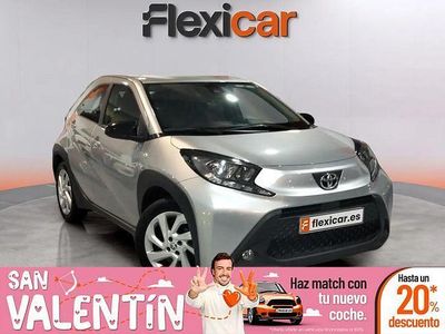 Usado Toyota Aygo Play 72 CV (52 kW) 2024 Gris Utilitario