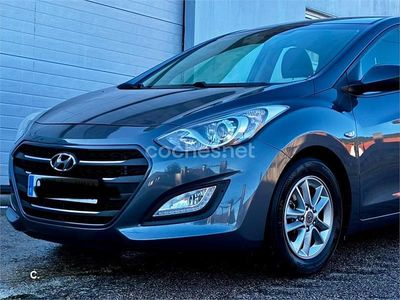 Gris / plata Usado 2017 Hyundai i30 Berlina | 5200 €