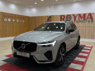 Usado Volvo XC60 Plus 197 CV (144 kW) 2022 Gris / plata SUV