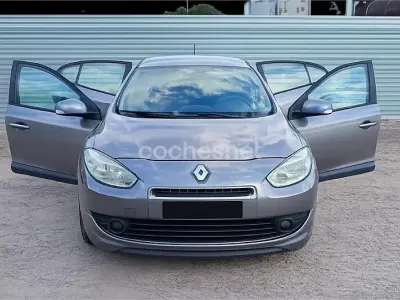 Usado Renault Fluence Dynamique 110 CV (80 kW) 2011 Gris / plata Berlina