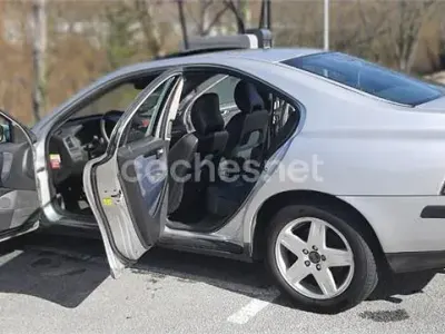 Usado Volvo S60 Momentum 163 CV (119 kW) 2006 Gris / plata Berlina