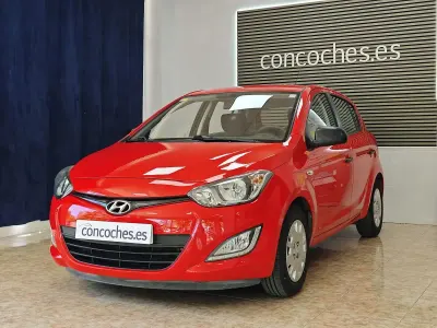 Usado Hyundai i20 85 CV (62 kW) 2012 Rojo Utilitario