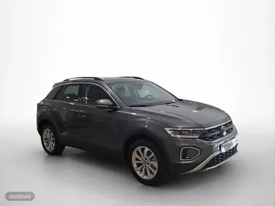 Usado VW T-Roc Life 150 CV (110 kW) 2025 Gris SUV