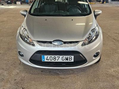 Usado Ford Fiesta Trend 68 CV (50 kW) 2009 Gris / plata Utilitario