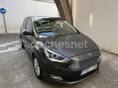 Usado Ford C-MAX Titanium 125 CV (91 kW) 2015 Gris / plata Monovolumen