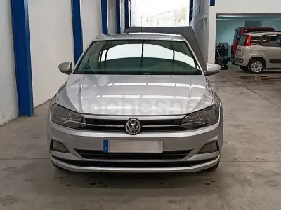 Usado VW Polo 75 CV (55 kW) 2017 Gris / plata Berlina