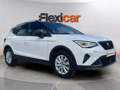 Usado Seat Arona FR 110 CV (80 kW) 2022 Blanco SUV