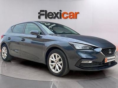Usado Seat Leon Style 131 CV (96 kW) 2023 Gris Berlina