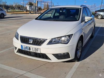 Usado Seat Leon ST Style 130 CV (95 kW) 2019 Blanco Familiar
