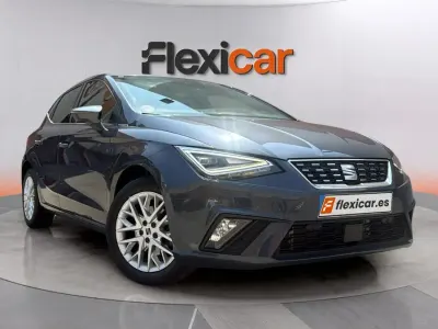 Usado Seat Ibiza Style 116 CV (85 kW) 2024 Gris Utilitario