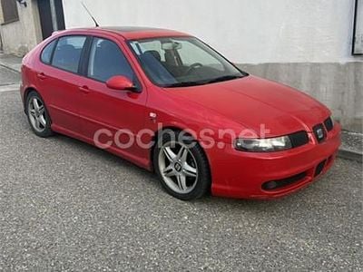 Usado Seat Leon Sport 150 CV (110 kW) 2003 Rojo Utilitario