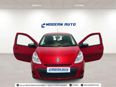 Begagnad Renault Clio II Business 75 HK (55 kW) 2011 Röd Halvkombi