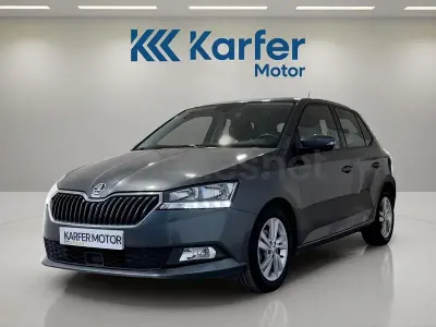 Usado Skoda Fabia Ambition 95 CV (69 kW) 2021 Gris / plata Utilitario