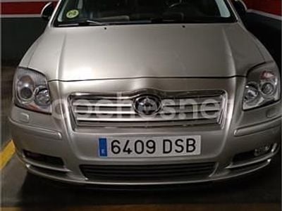 Gris / plata Usado 2005 Toyota Avensis Executive Berlina | 4200 € (Precio justo)