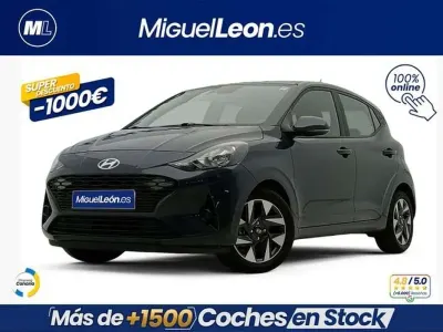 Usado Hyundai i10 67 CV (49 kW) 2023 Gris Utilitario