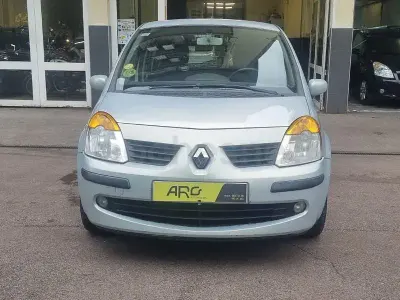 Usado Renault Modus Dynamique 98 CV (72 kW) 2005 Gris / plata Monovolumen