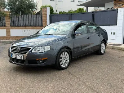 Usado VW Passat Edition 110 CV (80 kW) 2010 Gris / plata Berlina