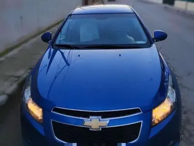 Usado Chevrolet Cruze LT 163 CV (119 kW) 2011 Azul Utilitario
