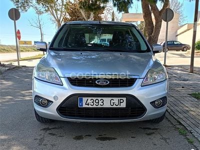 Usado Ford Focus Trend 109 CV (80 kW) 2008 Gris / plata Berlina