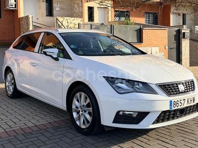 Usado Seat Leon Style 110 CV (80 kW) 2018 Blanco Familiar