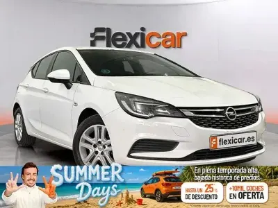 Usado Opel Astra Selective 110 CV (80 kW) 2019 Blanco Berlina