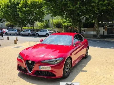 Usado Alfa Romeo Giulia Super 180 CV (132 kW) 2017 Rojo Berlina