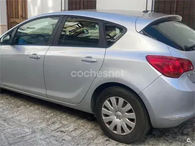 Usado Opel Astra Selective 110 CV (80 kW) 2012 Blanco Berlina