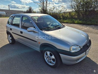 Usado Opel Corsa Edition 65 CV (47 kW) 2000 Gris / plata Berlina