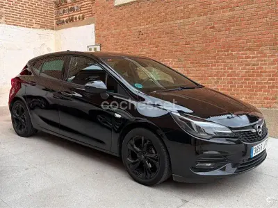 Usado Opel Astra Edition 110 CV (80 kW) 2021 Negro Berlina