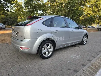Usado Ford Focus Trend 115 CV (84 kW) 2010 Gris / plata Familiar