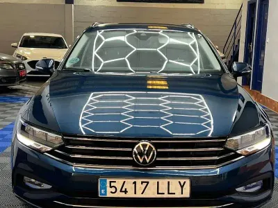 Begagnad VW Passat Executive 122 HK (89 kW) 2021 Blå Kombi