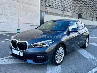 Usado BMW 118 150 CV (110 kW) 2020 Gris / plata Utilitario