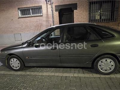 Gris / plata Usado 1995 Renault Laguna Berlina | 2400 €
