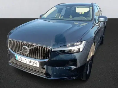 Usado Volvo XC60 Kinetic 181 CV (133 kW) 2023 Gris / plata SUV