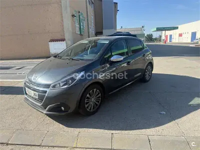 Usado Peugeot 208 75 CV (55 kW) 2017 Gris / plata Utilitario