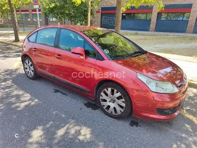 Usado Citroën C4 110 CV (80 kW) 2006 Granate Berlina