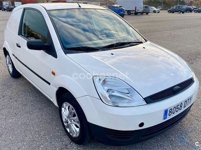Blanco Usado 2005 Ford Fiesta Ambiente Coupe | 2000 € (Precio justo)