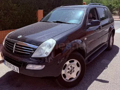 Usado SsangYong Rexton 165 CV (121 kW) 2005 Negro SUV