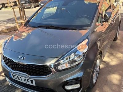 Usado Kia Carens 115 CV (84 kW) 2017 Gris / plata Monovolumen