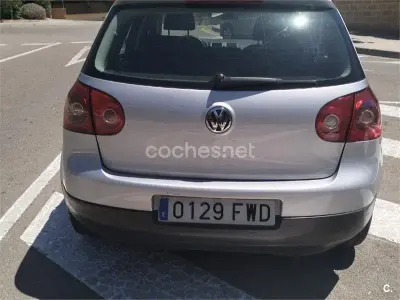 Usado VW Golf V Highline 140 CV (102 kW) 2007 Gris / plata Berlina