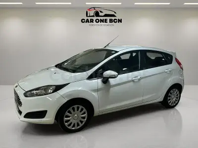 Usado Ford Fiesta Trend 82 CV (60 kW) 2015 Blanco Berlina