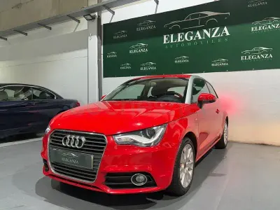 Käytetty Audi A1 Attraction 90 HP (66 kW) 2012 Punainen Viistoperä